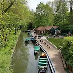 Holiday home Maison Famille-confort-terrasse Jardin-vue Cathedrale Amiens