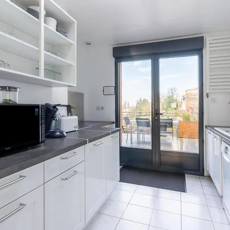 Holiday home Maison Famille-confort-terrasse Jardin-vue Cathedrale