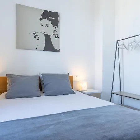 Holiday home Maison Famille-confort-terrasse Jardin-vue Cathedrale Amiens